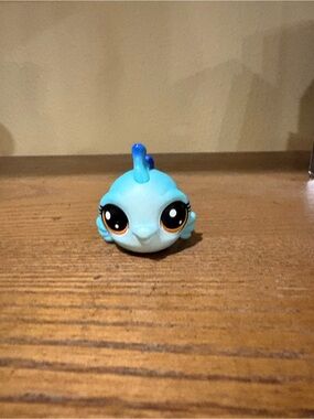 Littlest Pet Shop Light Blue Fish Figure with Dark Blue Fin